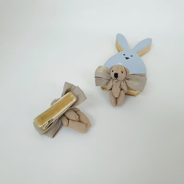 plushie bear non-slip tongs pin (2 colours) | a pair of