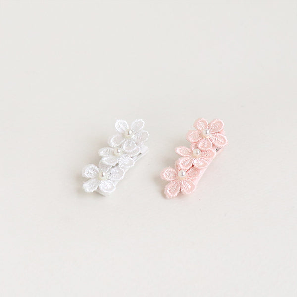 embroidered flower clip (2 colours)