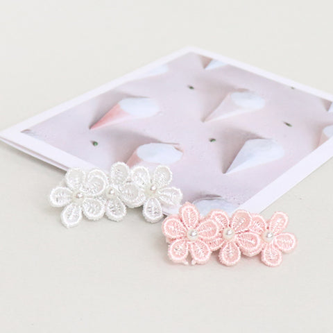 embroidered flower clip (2 colours)