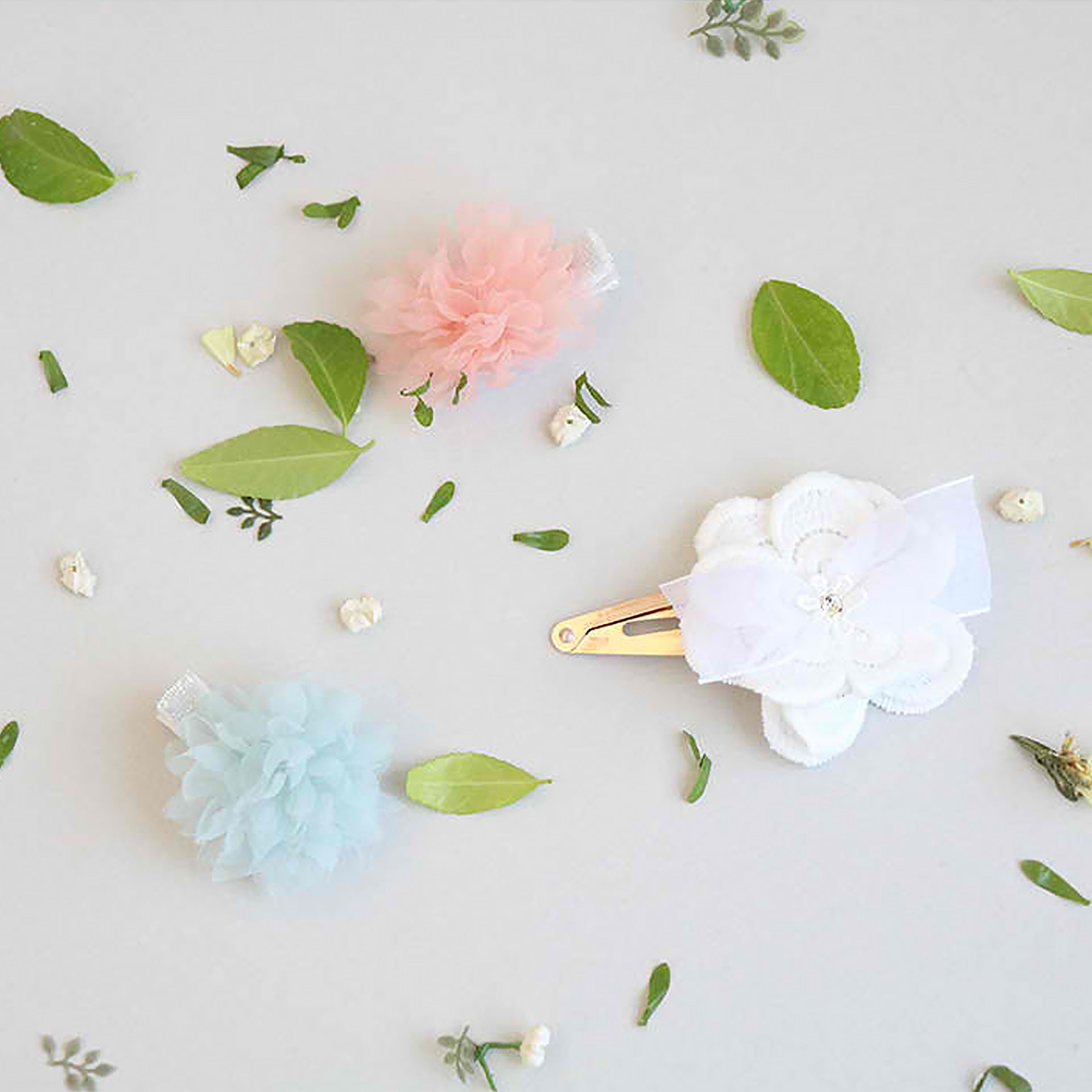 hydrangea non-slip grip pin & white flower tick pin set